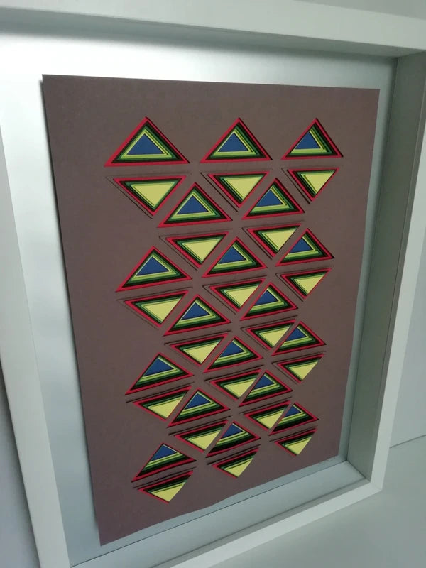 Profil gauche Triangulation Pop, art textile hypnotique et recherche contemporaine