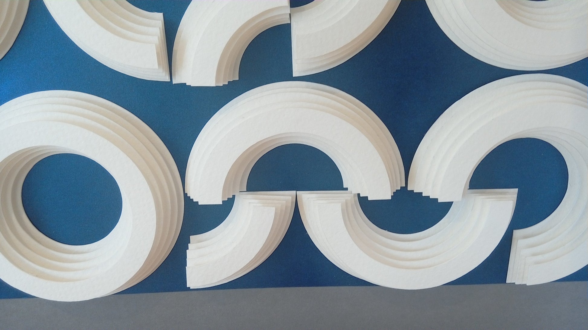 Détail bas Circle Diffraction, précision géométrique et finition muséale