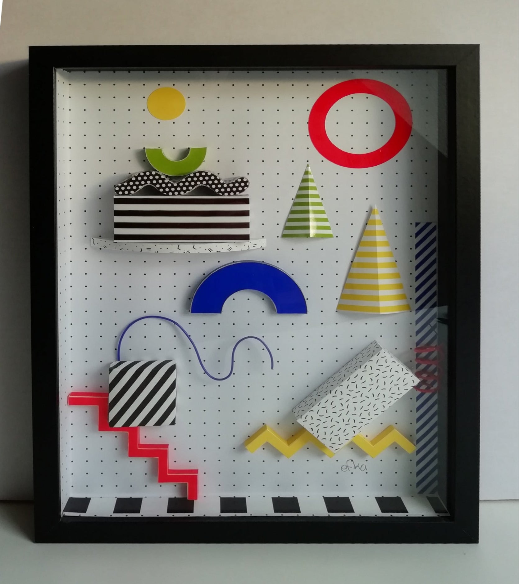 Memphis Extract vue frontale, essence design historique mouvement Memphis italien