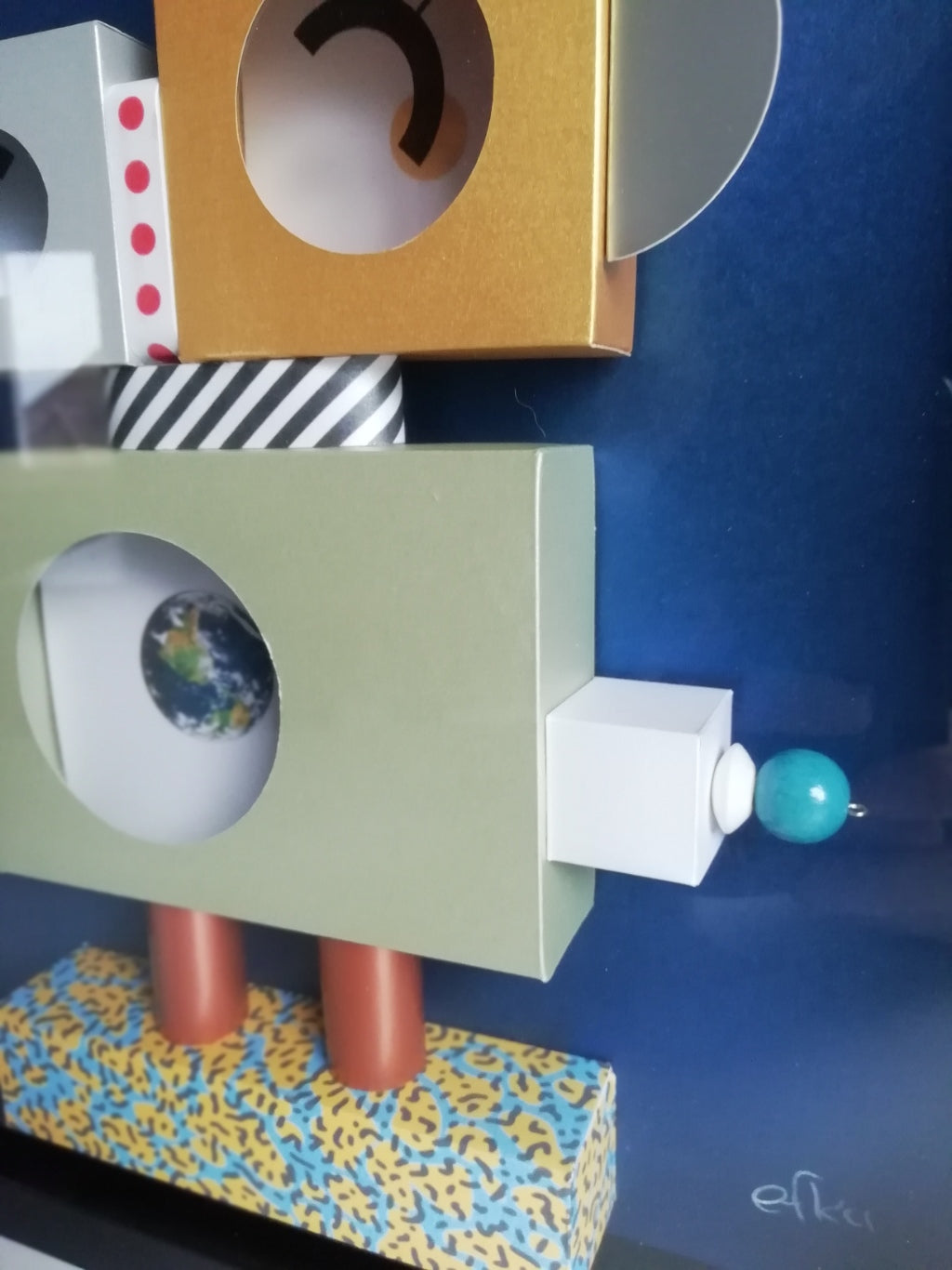 Détail Memphis Robot V2 - fragment rêve technologique couleurs saturées
