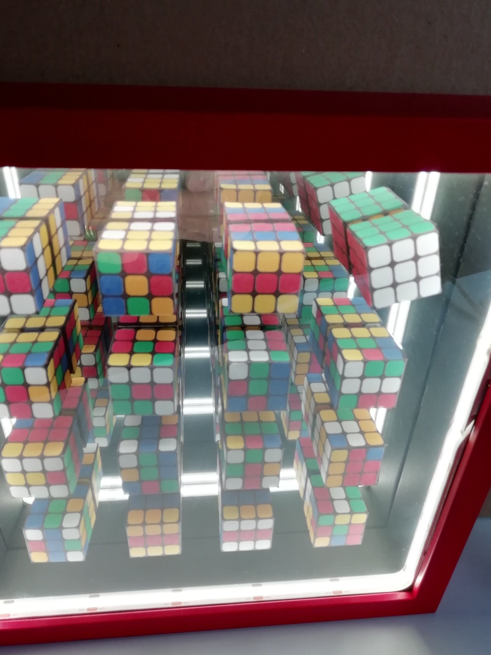 Profil haut droit Infini Rubiks, nostalgie sublimée et poésie algorithmique