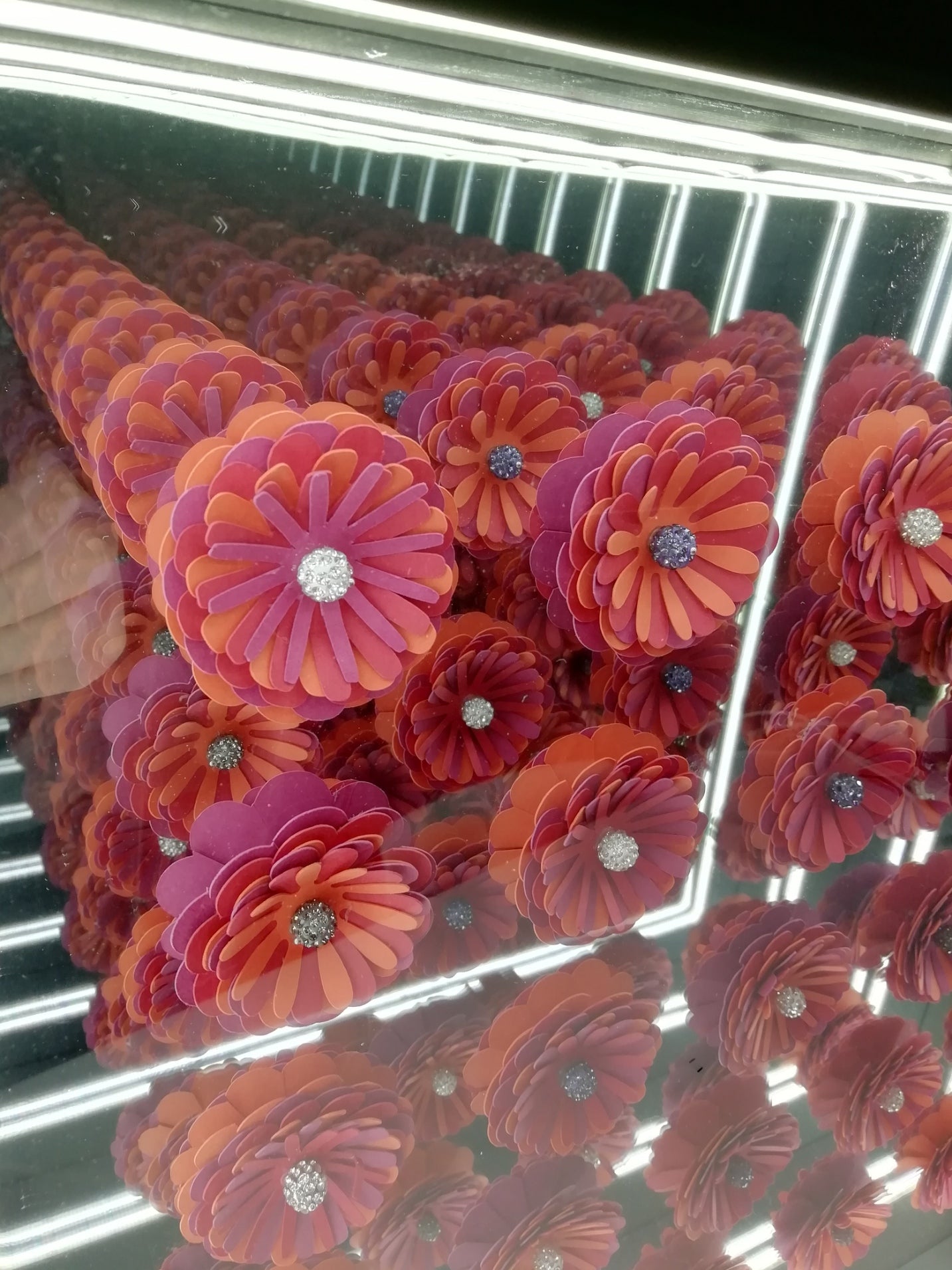 Floraison Éternelle latérale - perspective infinie répétition géométrique art cinétique