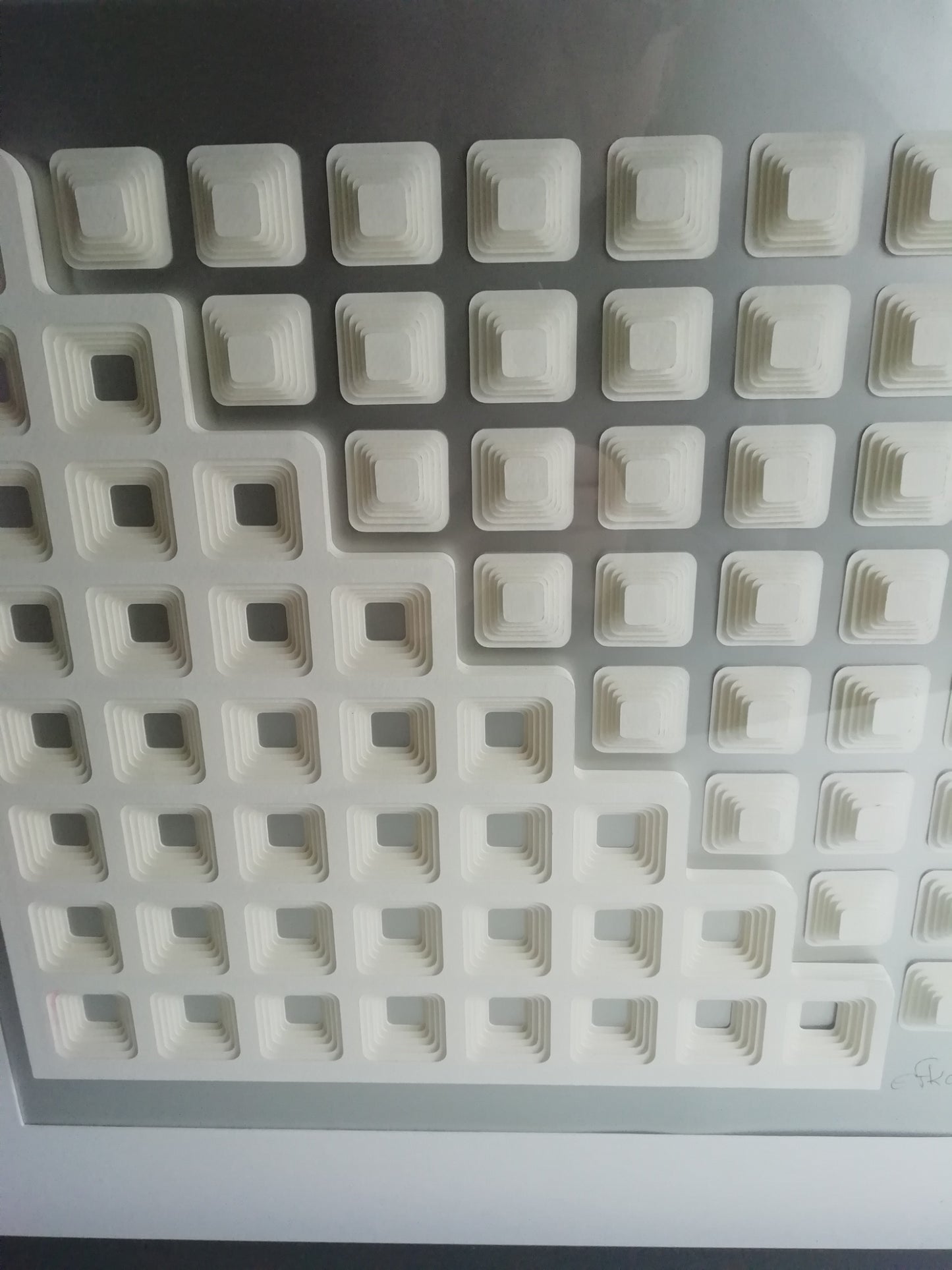 Face à face, vue en opposition des pleins et des creux, composition complexe et dynamique