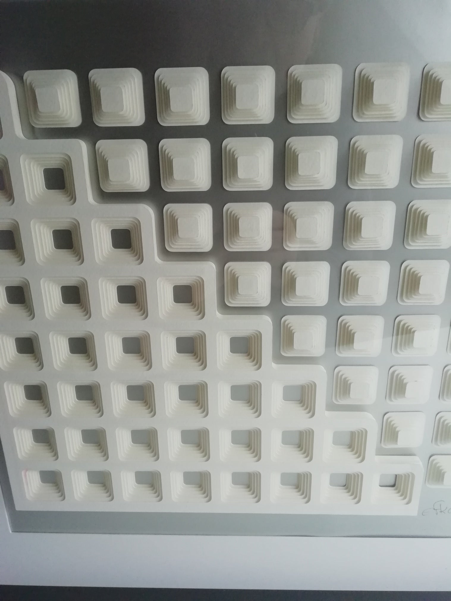 Face à face, vue en opposition des pleins et des creux, composition complexe et dynamique