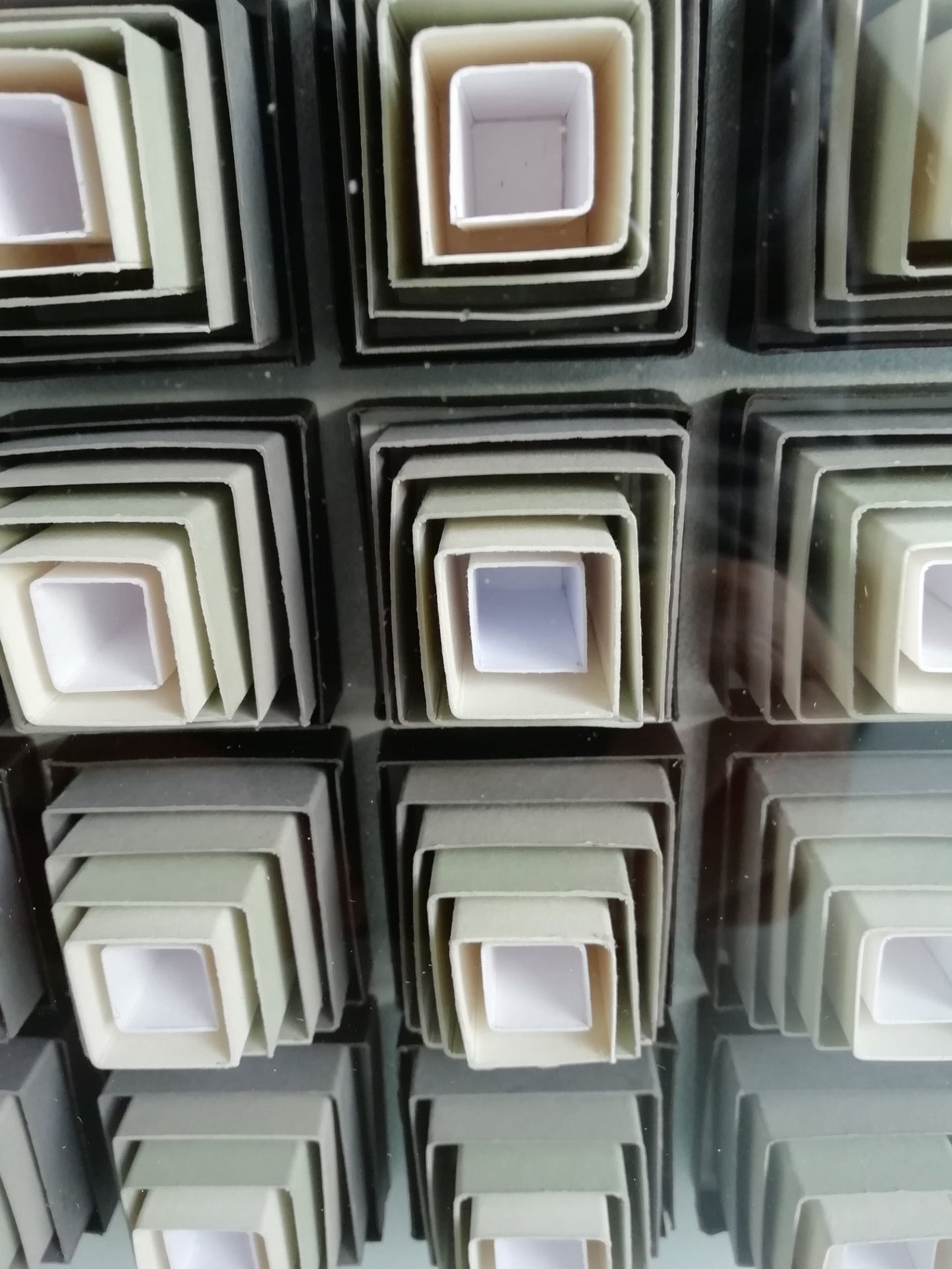 Op Art  cubes imbriqués, illusion de la profondeur