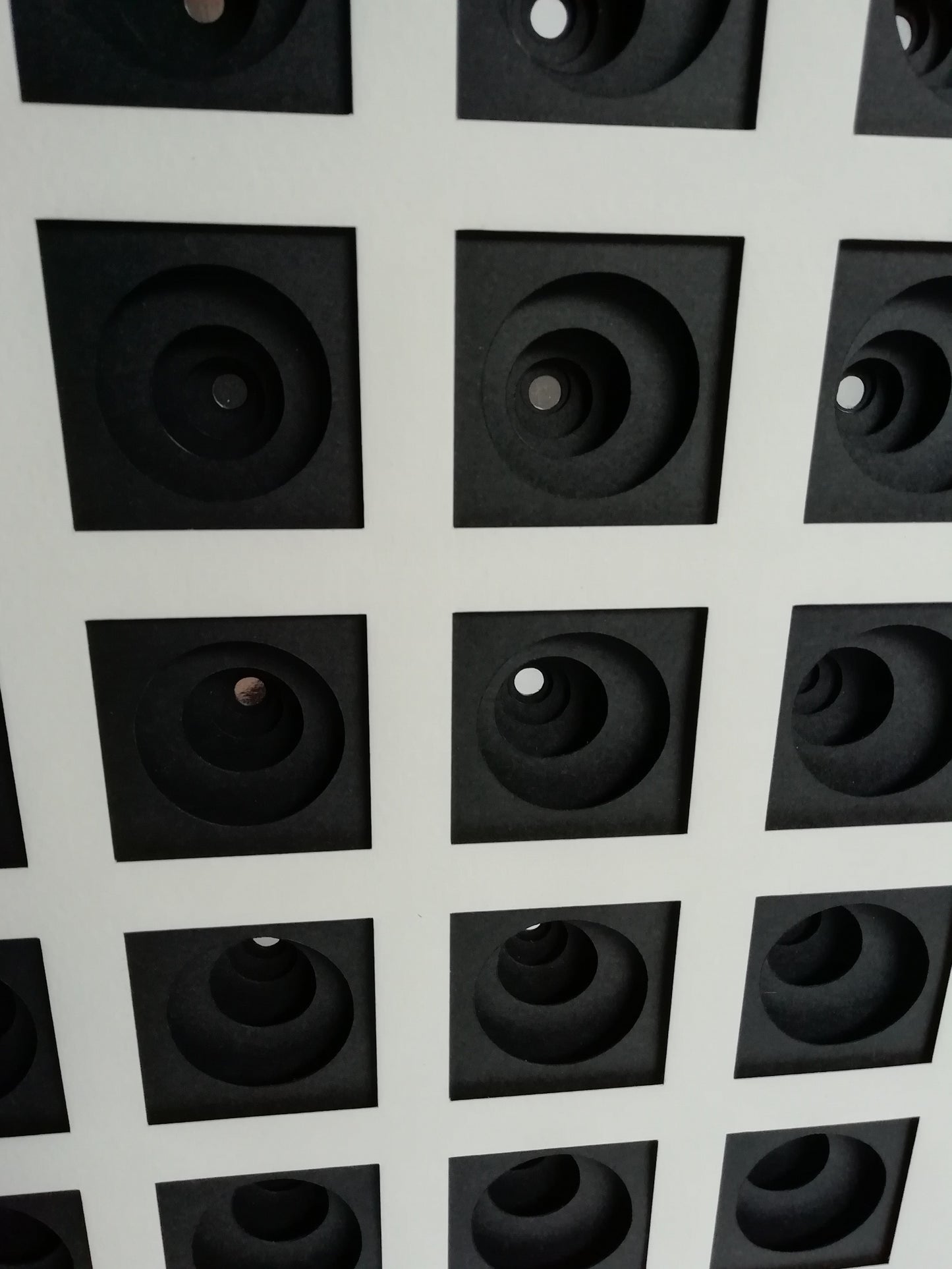 Multispot vue latérale - effet optique latéral grille
