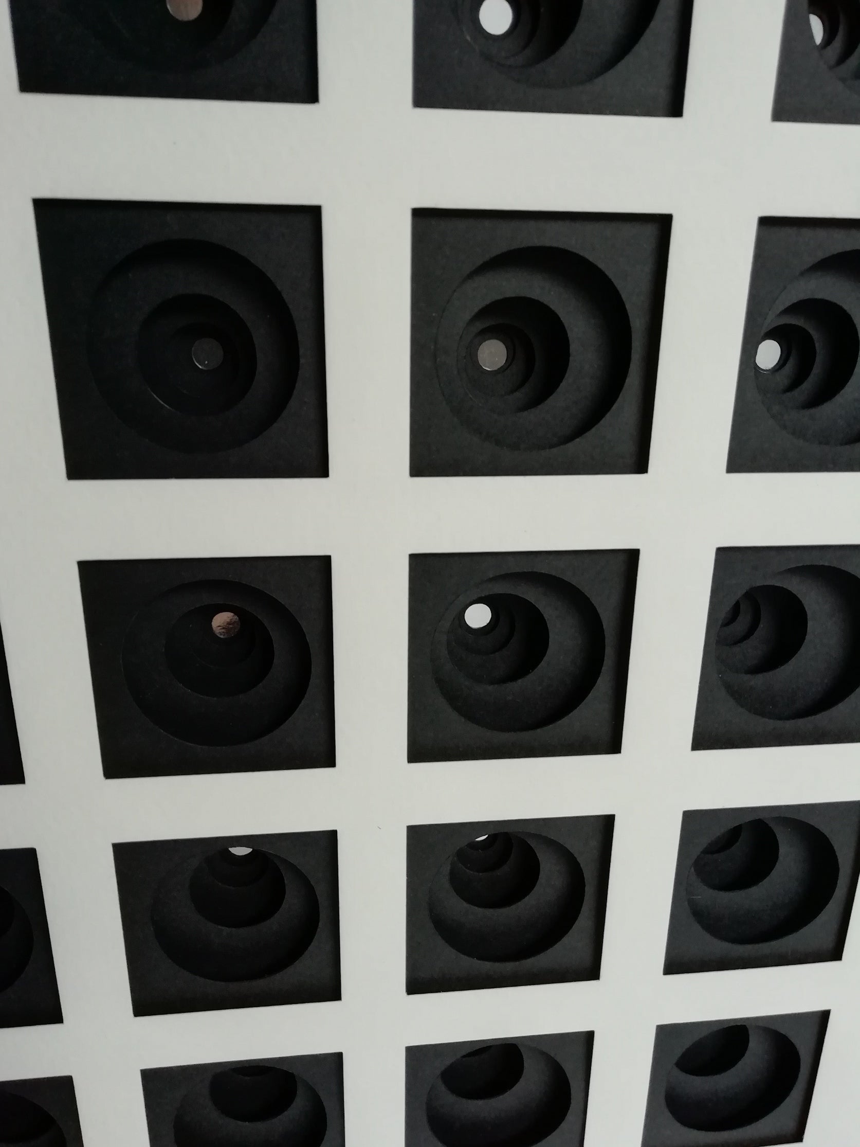 Multispot vue latérale - effet optique latéral grille
