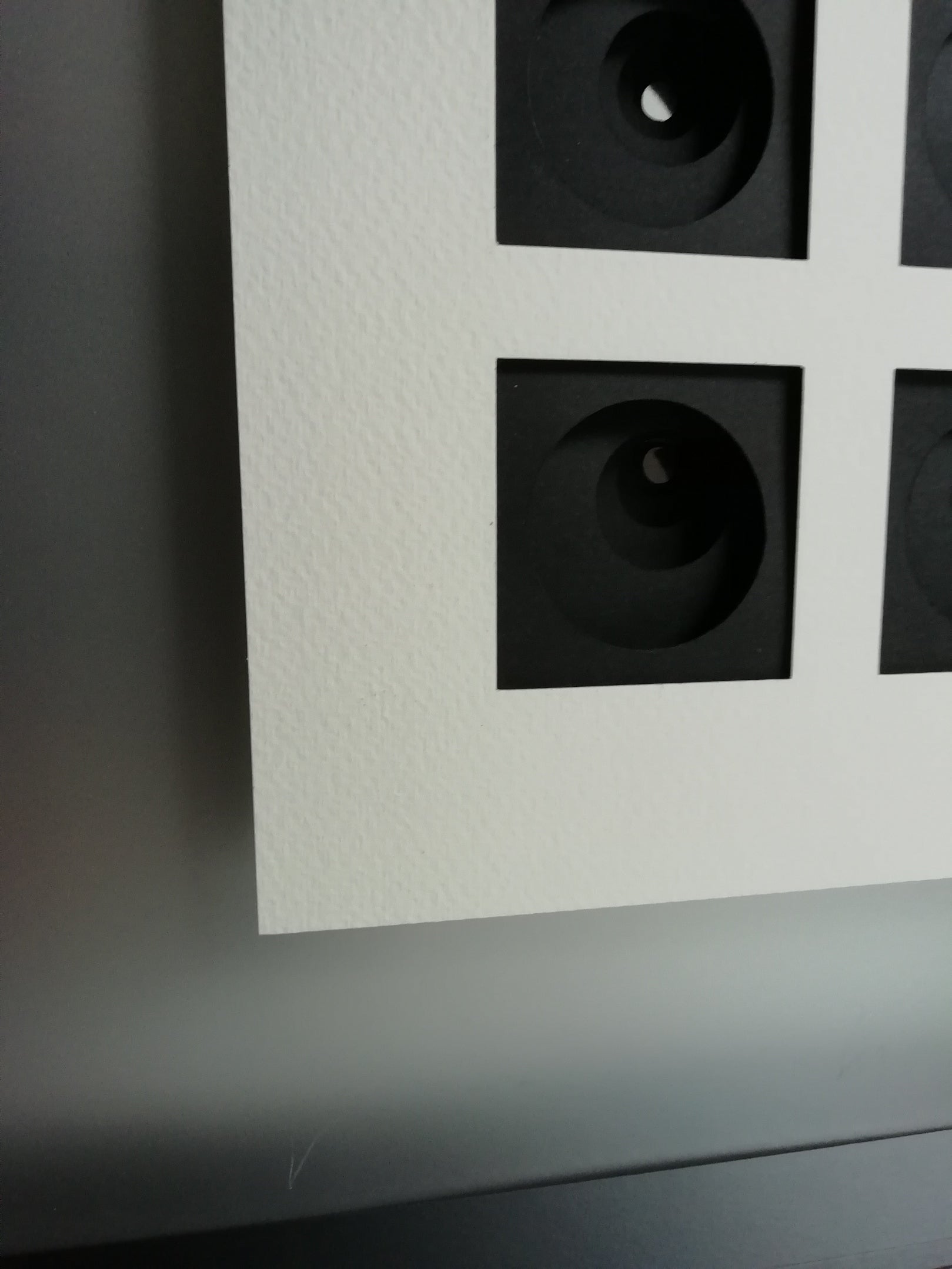 Multispot, vue latérale bas gauche, effet d'optique latéral