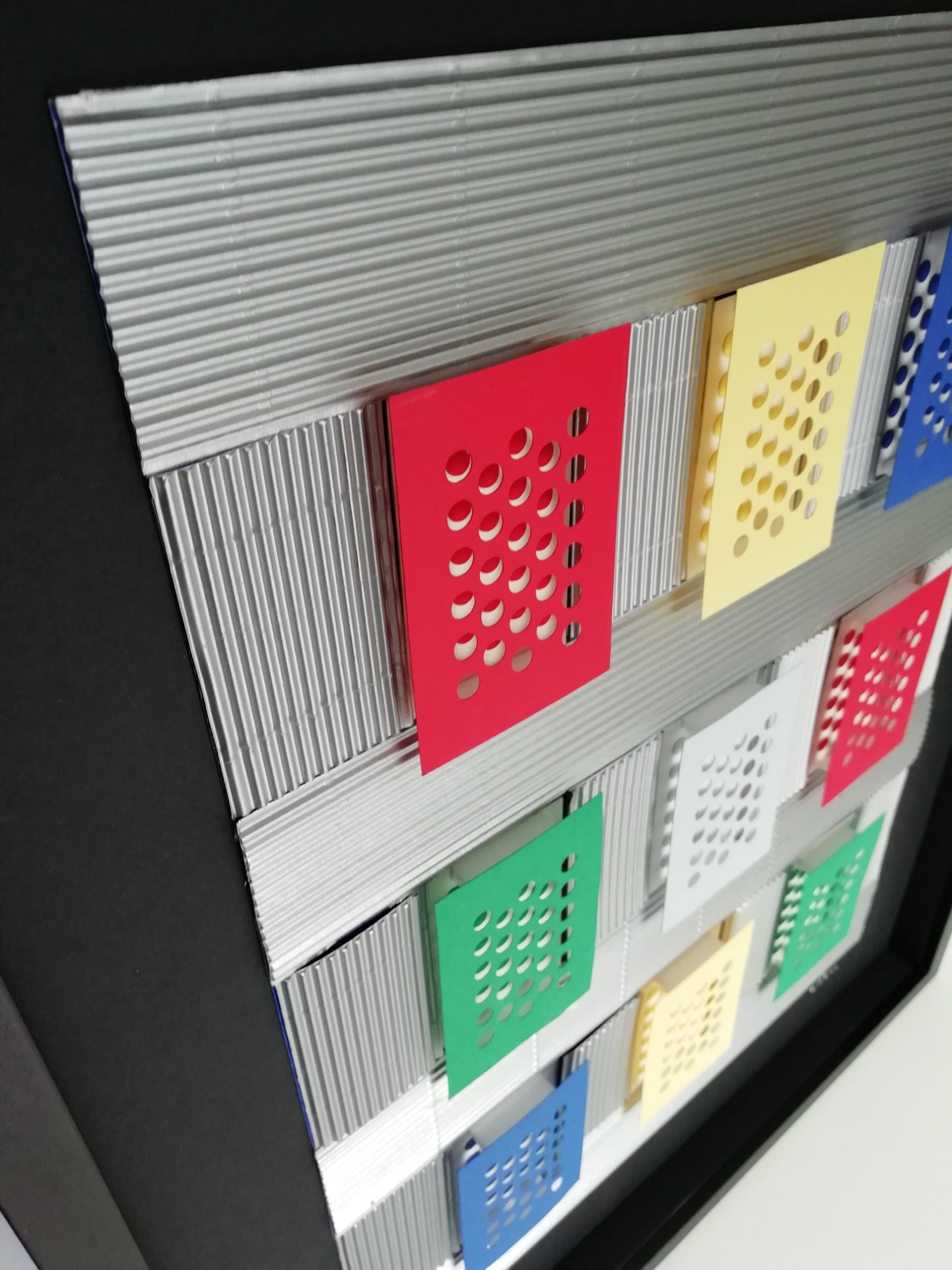 Façade latéral haut - art mural coloré effet ombres volets