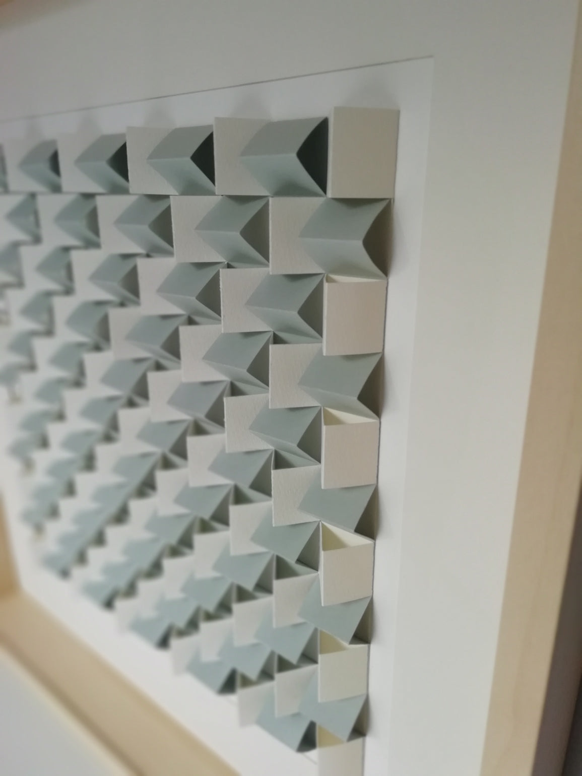 Diedral 02 - Art Minimaliste Papier Blanc Relief | Géométrie Lumineuse Contemporaine | Tableau Abstrait Français | Encadré