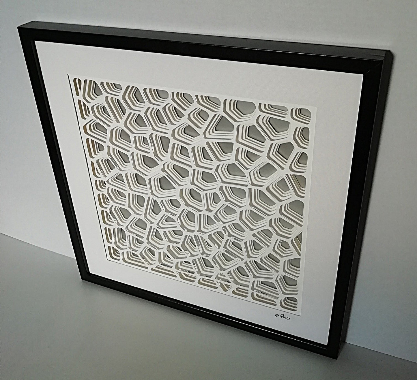 Dialogue cellulaire sculpture papier 3D, effet d'optique, vue latérale droite complète négatif