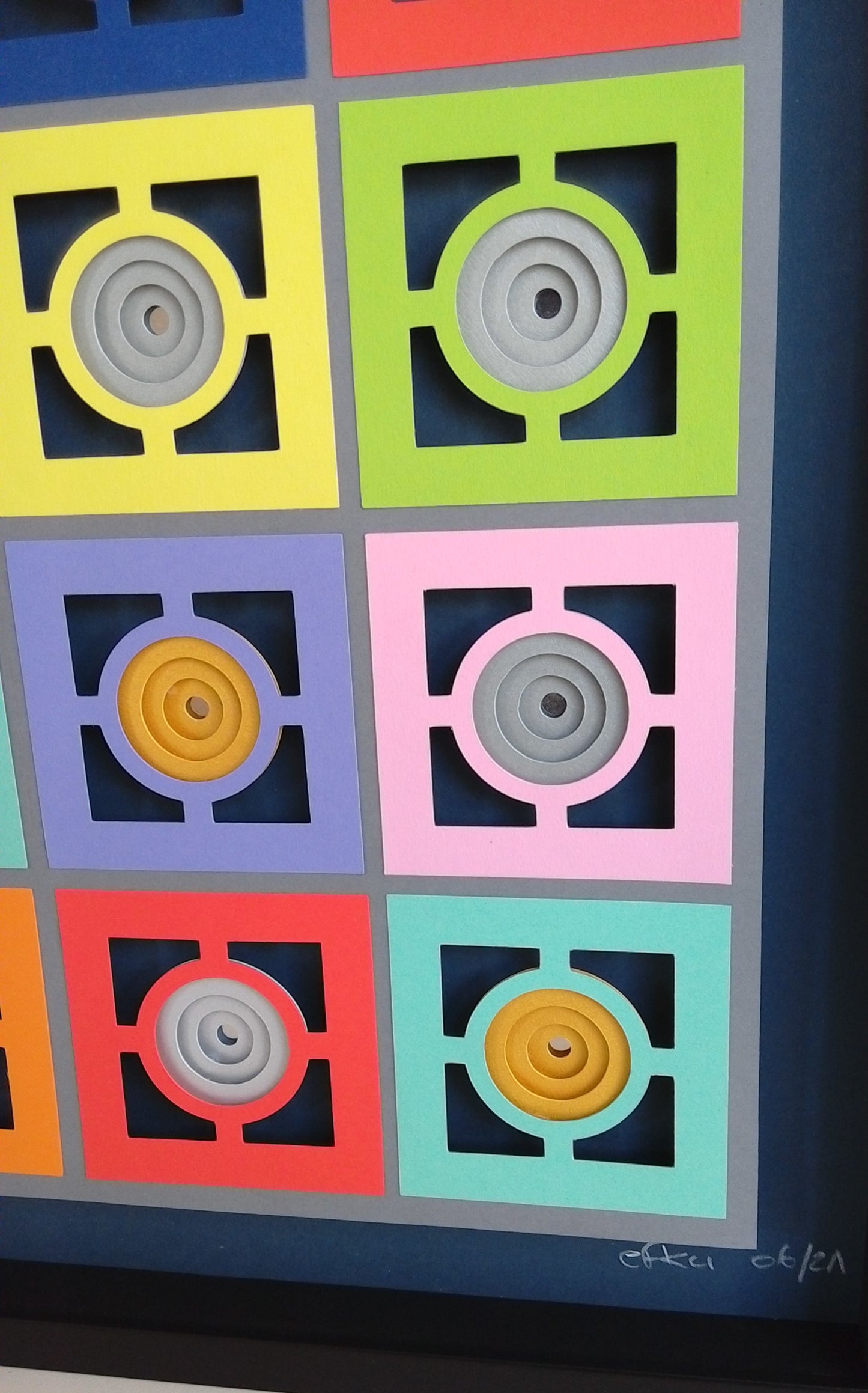 Toupinettes Inversées détail - art optique mural illusion profondeur