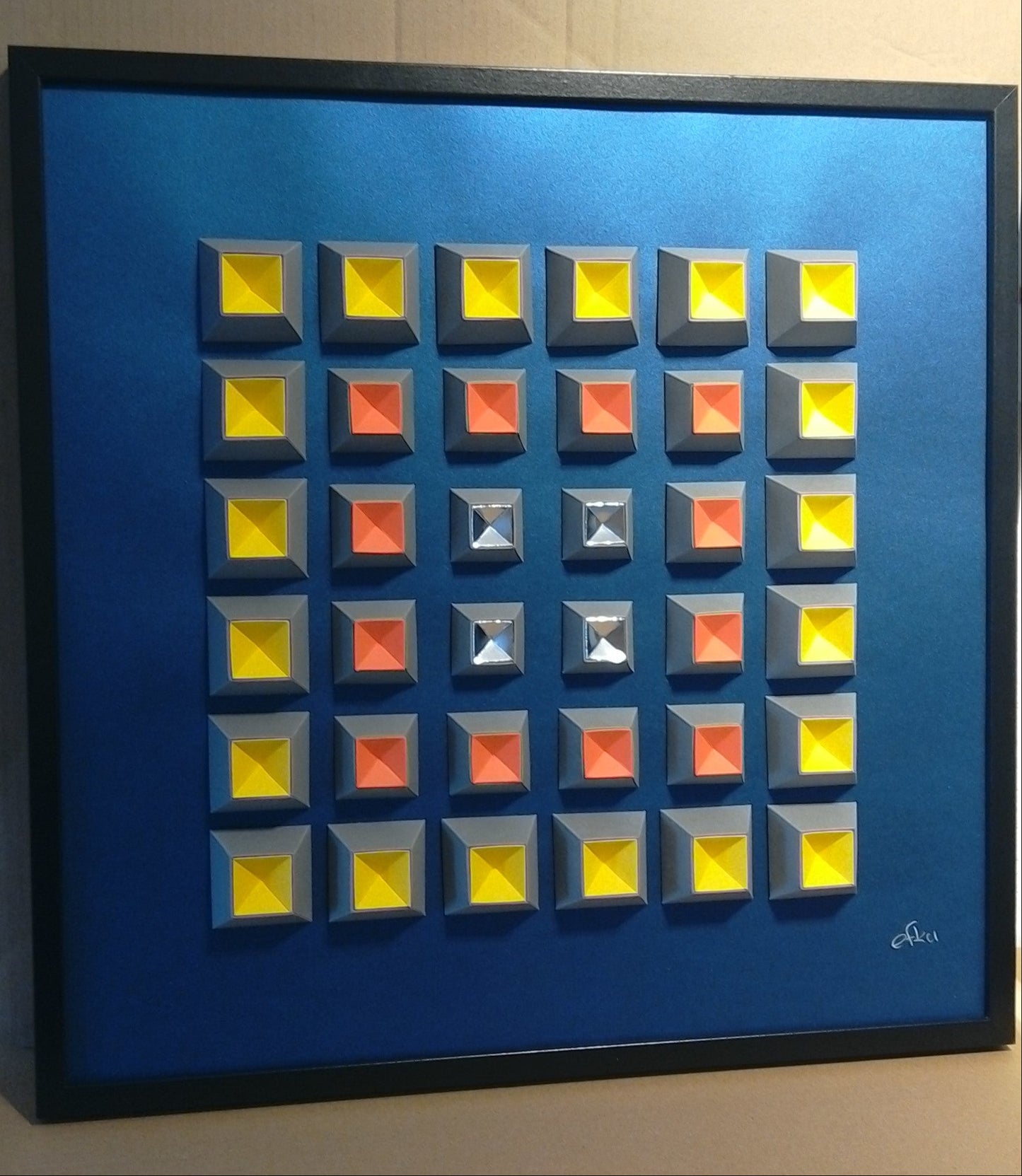 Kubulus vue centrale - effet optique couleurs volumes pyramides