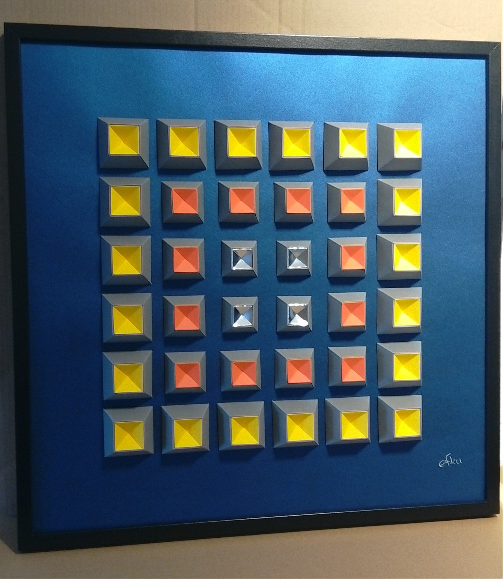 Kubulus vue centrale - effet optique couleurs volumes pyramides